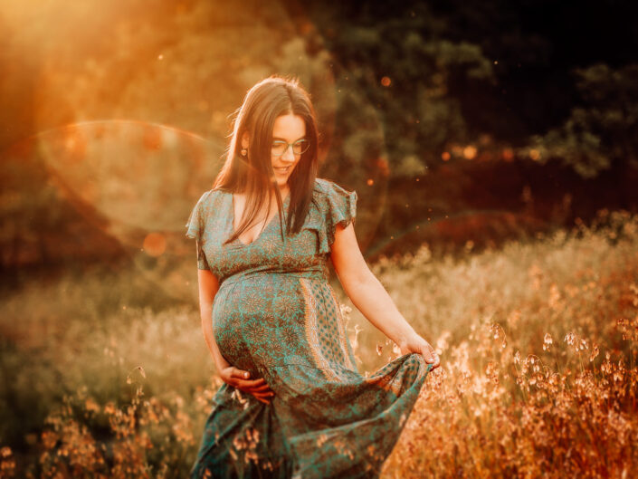 Foto de embarazo en el campo.