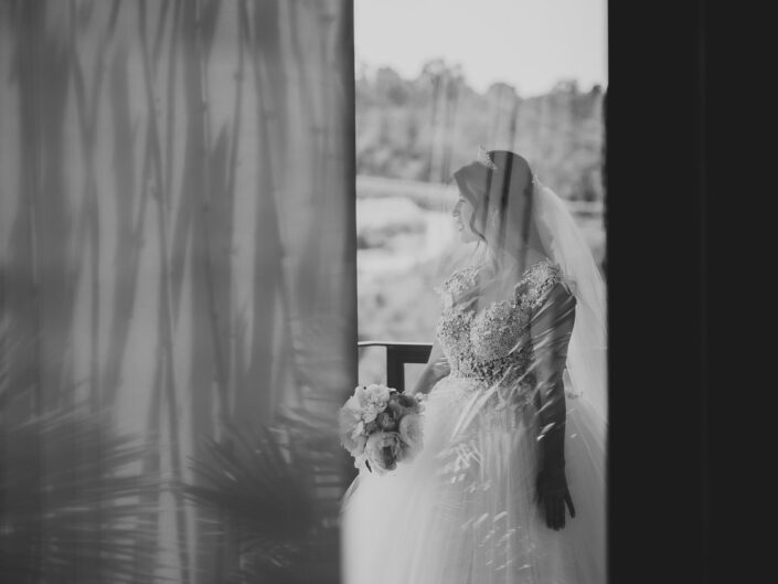 Foto de novia diferente blanco y negro.