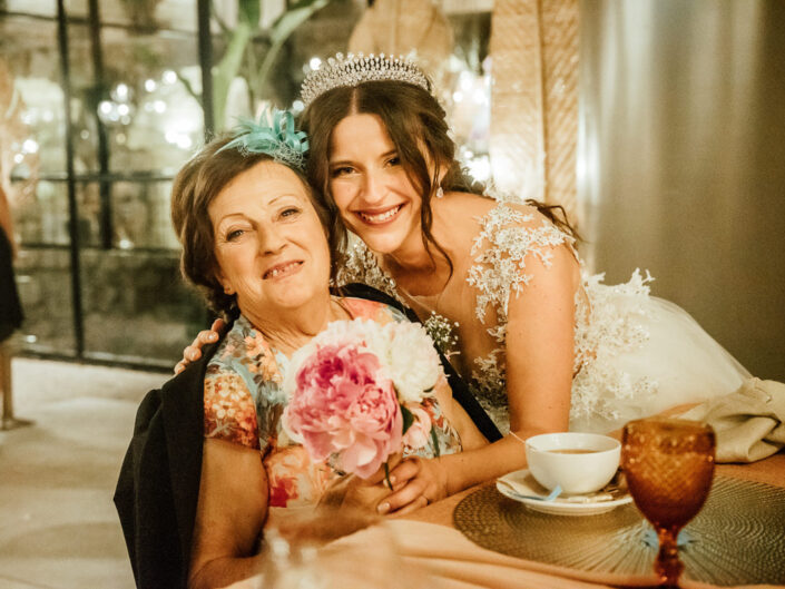 Fotografos de bodas Galicia Laura y su abuela.
