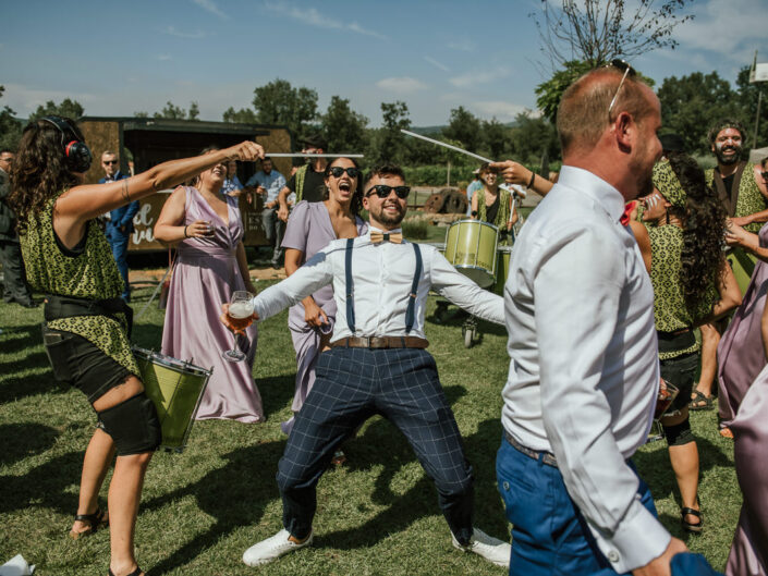 Fotógrafos de boda Orense invitados bailando