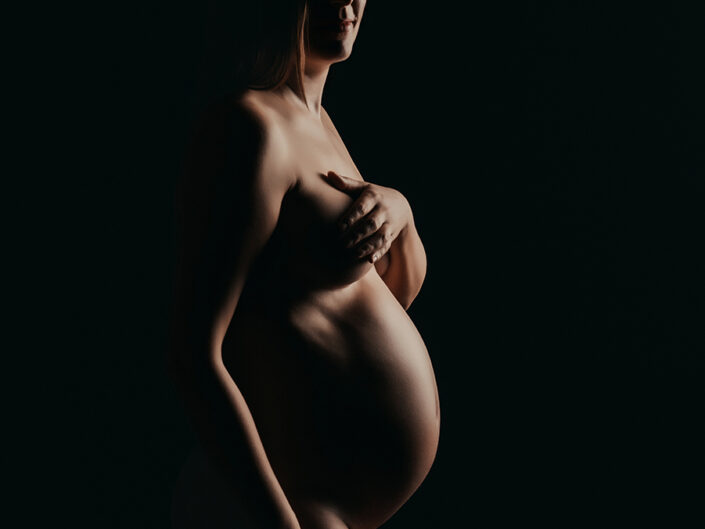 Foto de embarazo natural en estudio
